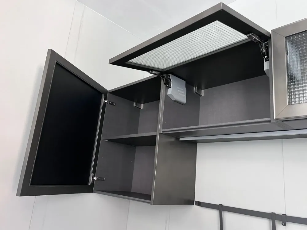 Cucina con penisola in legno a prezzo scontato 45%^Scavolini Hot