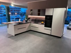 Cucina con penisola in melaminico altri colori Liberamente a prezzo scontato^Scavolini Discount