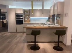 Cucina con penisola in vetro modello Riflex ad un prezzo riservato^Veneta Cucine Outlet
