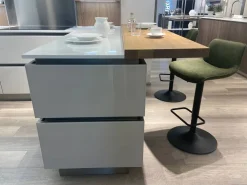 Cucina con penisola in vetro modello Riflex ad un prezzo riservato^Veneta Cucine Outlet