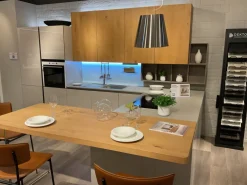 Cucina con penisola in vetro a prezzo ribassato 50%^Veneta Cucine Hot