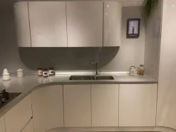 Cucina con penisola moderna bianca Ar^Ar-Due Discount