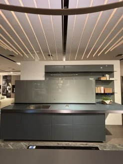Cucina Cucina genius loci in vitrum  con isola con un ribasso imperdibile^Valcucine Hot