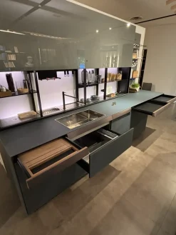 Cucina Cucina genius loci in vitrum  con isola con un ribasso imperdibile^Valcucine Hot