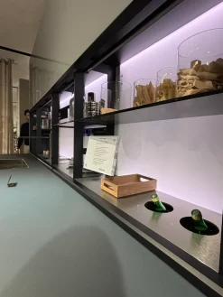 Cucina Cucina genius loci in vitrum  con isola con un ribasso imperdibile^Valcucine Hot