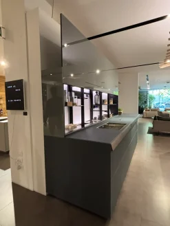 Cucina Cucina genius loci in vitrum  con isola con un ribasso imperdibile^Valcucine Hot