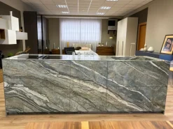 Cucina design con isola Monolith a prezzo scontato^Artigianale Hot