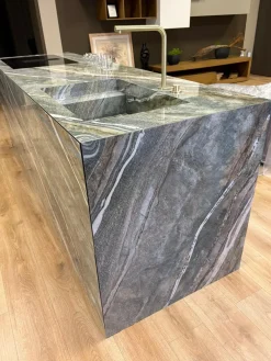 Cucina design con isola Monolith a prezzo scontato^Artigianale Hot