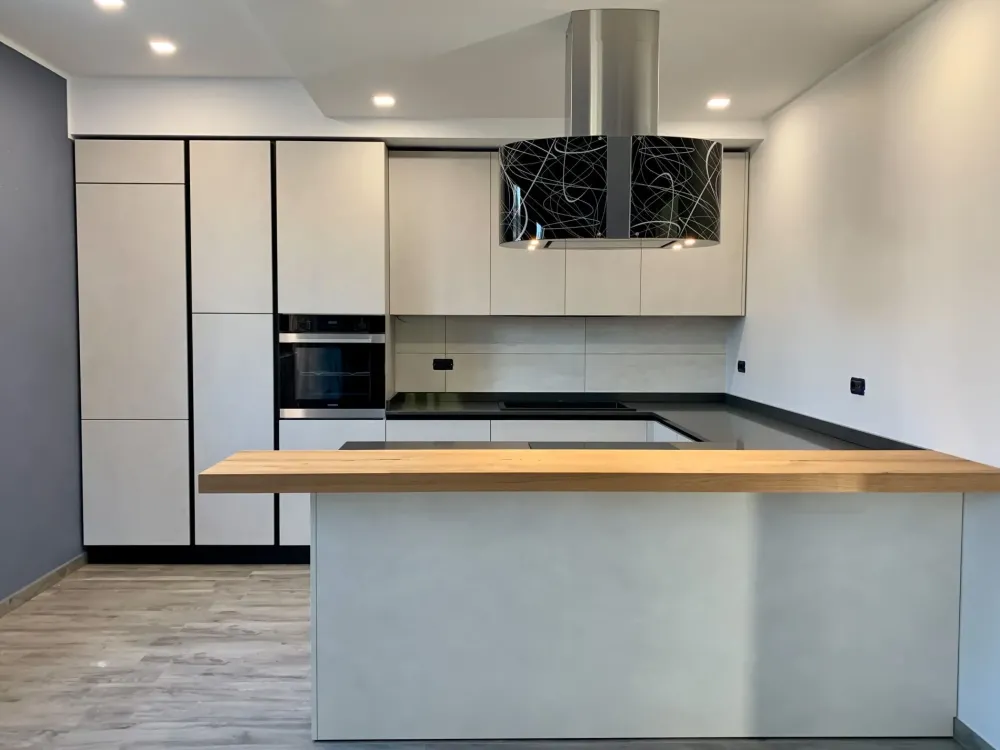 Cucina design con penisola Ingrosso cucine moderne icm04 a prezzo scontato^Primopiano Cucine Discount