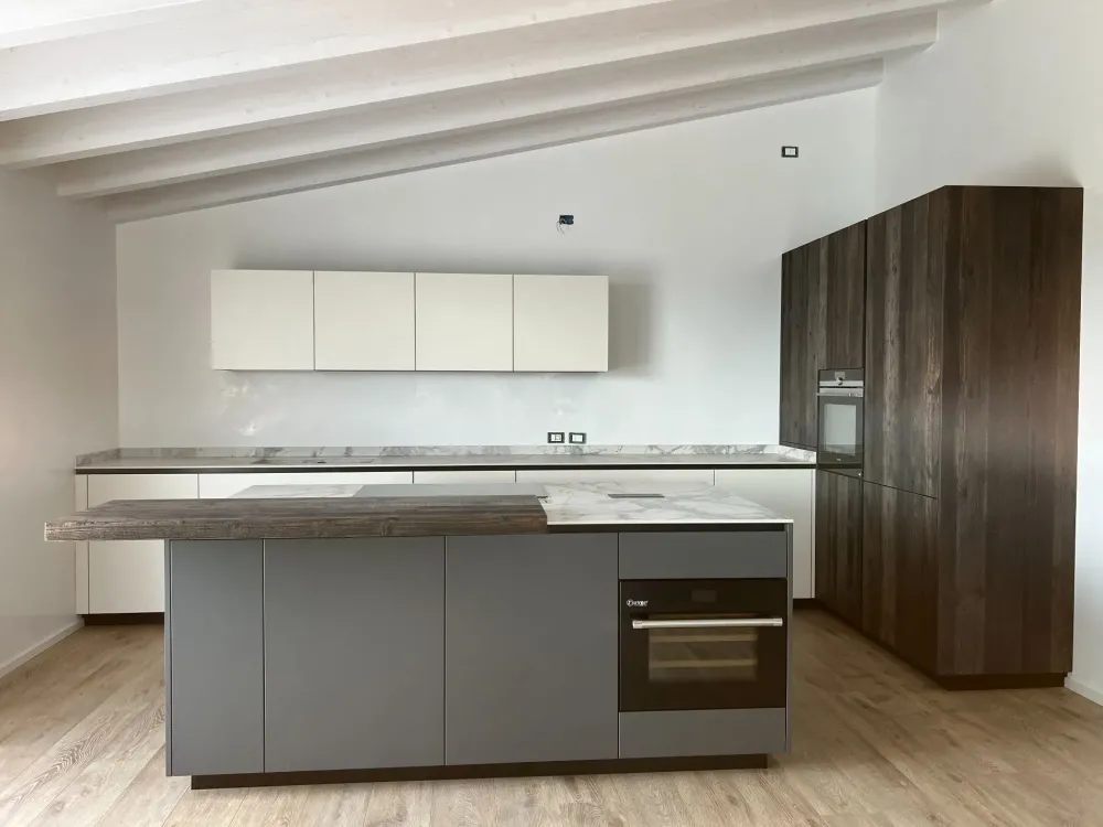 Primopiano Cucine Cucina design grigio ad isola Ingrosso cucine moderne icm70 in offerta- Cucine Ad Isola|Cucine Design