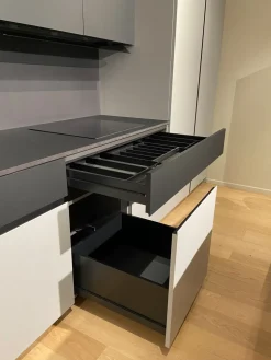 Cucina design lineare Fenix e laminato a prezzo ribassato^Artigianale Online