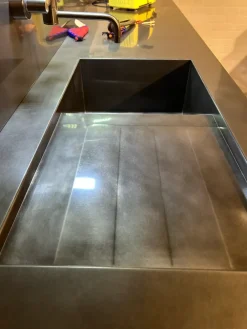 Cucina Diesel industriale rovere chiaro con penisola scontata 51%^Scavolini