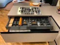 Cucina design con penisola tortora in laccata Lain pro^Euromobil Sale