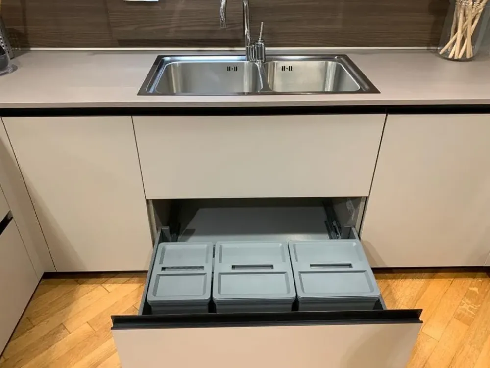 Cucina design con penisola tortora in laccata Lain pro^Euromobil Sale