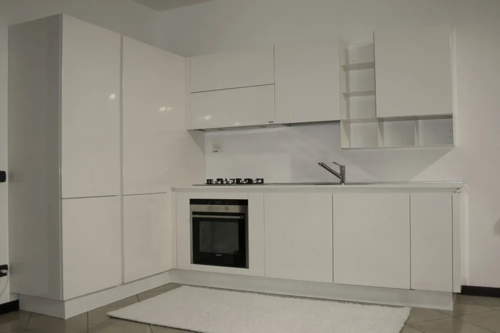 Cucina moderna ad angolo bianca in polimerico lucido Filoescape^Euromobil Online