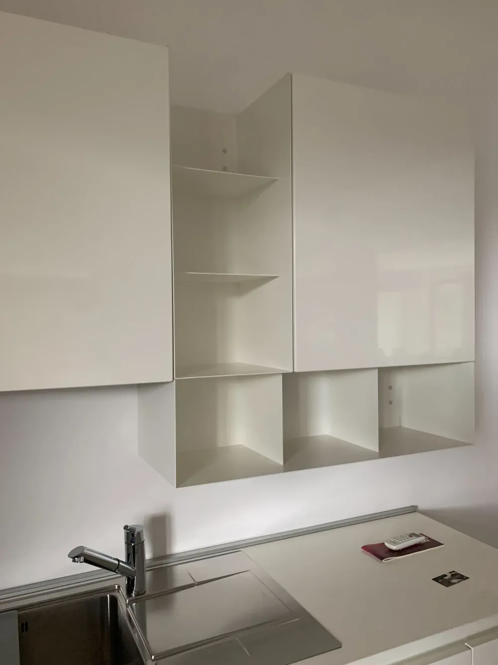 Cucina moderna ad angolo bianca in polimerico lucido Filoescape^Euromobil Online