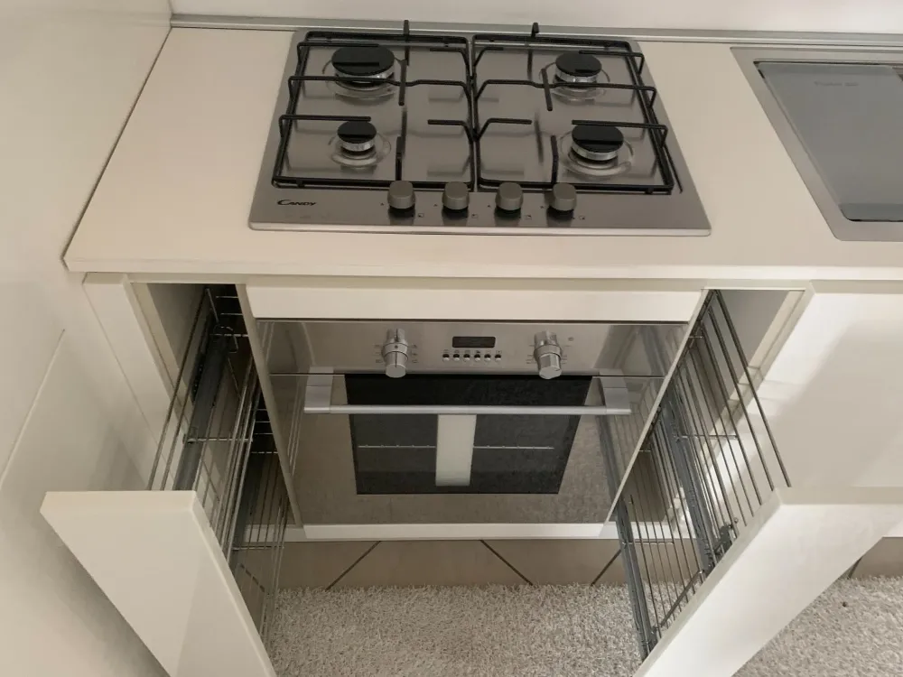 Cucina moderna ad angolo bianca in polimerico lucido Filoescape^Euromobil Online