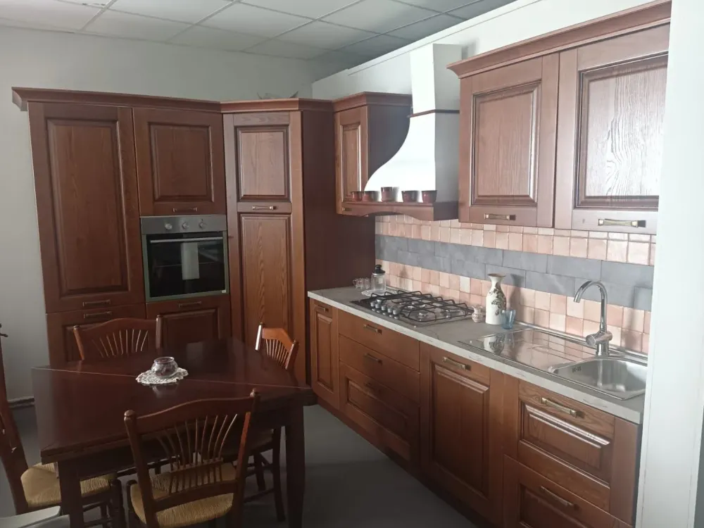 Clearance Cucina classica ad angolo noce in legno Telma Cucine Ad Angolo