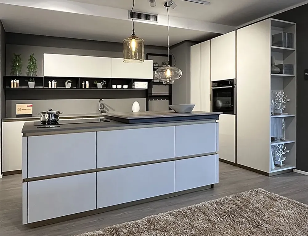 Cucina grigia design con isola Delinea^Scavolini New