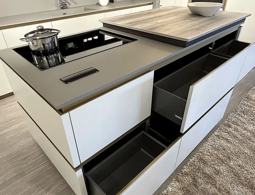 Cucina grigia design con isola Delinea^Scavolini New