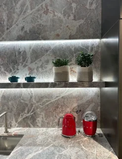 Cucina grigia moderna con isola Corner a soli 38950 Euro^Zampieri Cucine Online