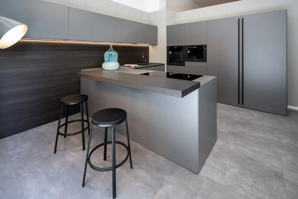 Cucina grigio design con penisola 2.1 gola peltro^Copat cucine Clearance
