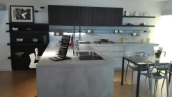 Cucina grigio moderna con penisola In^Dada Online