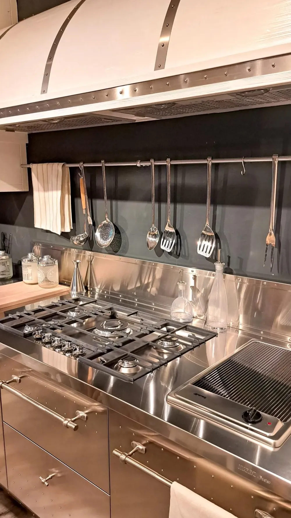 Cucina industriale ad angolo Kre kap a prezzo scontato^Marchi Cucine New