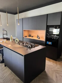 Cucina Infinity design antracite con isola scontata 45%^Stosa New