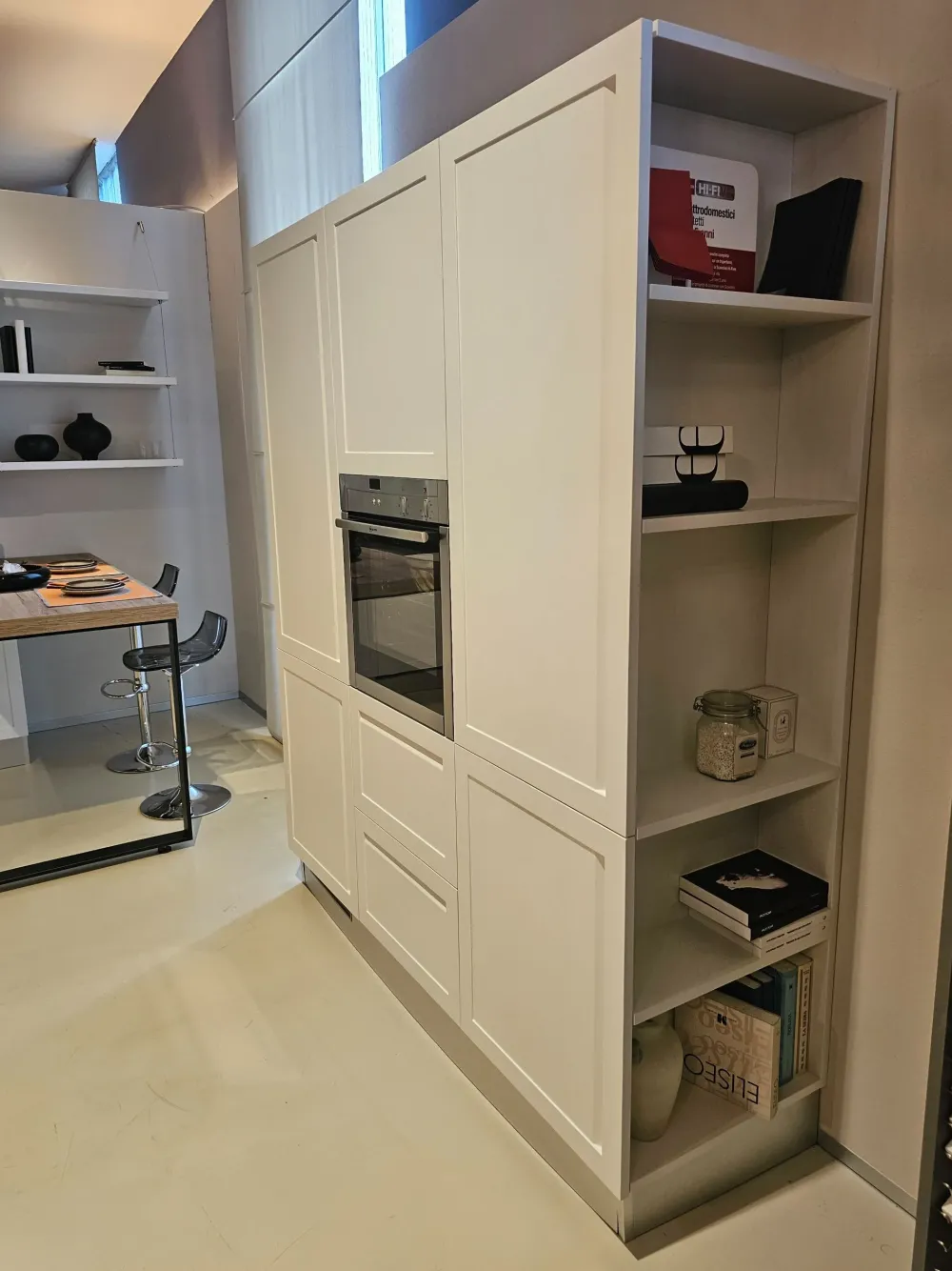 Cucina inglese con penisola Carattere a prezzo scontato^Scavolini