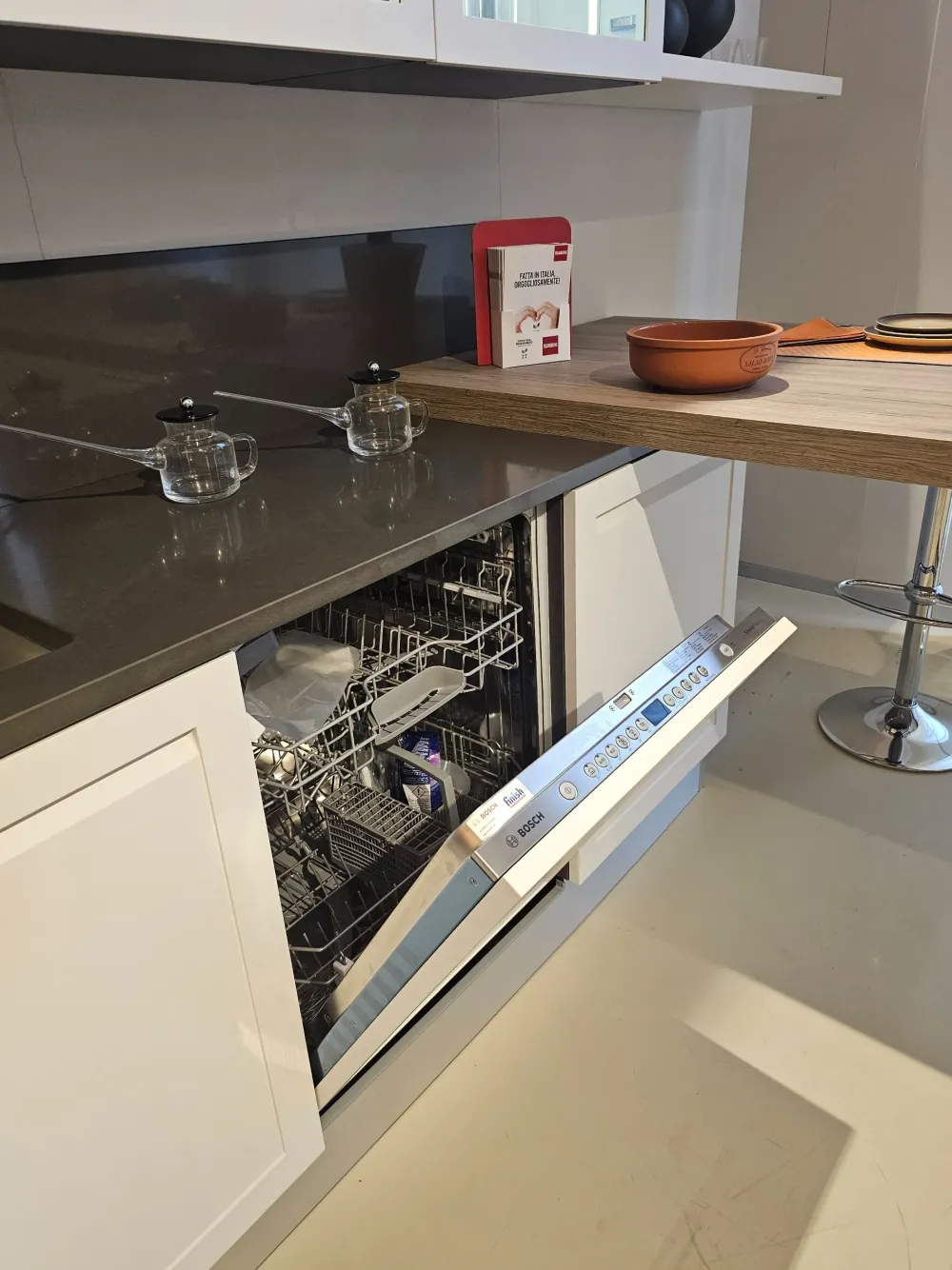 Cucina inglese con penisola Carattere a prezzo scontato^Scavolini