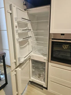 Cucina inglese con penisola Carattere a prezzo scontato^Scavolini