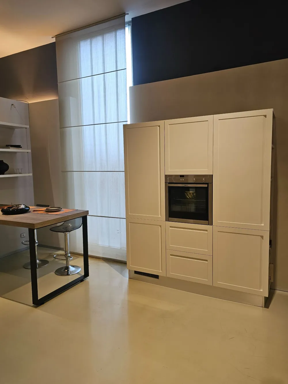 Cucina inglese con penisola Carattere a prezzo scontato^Scavolini