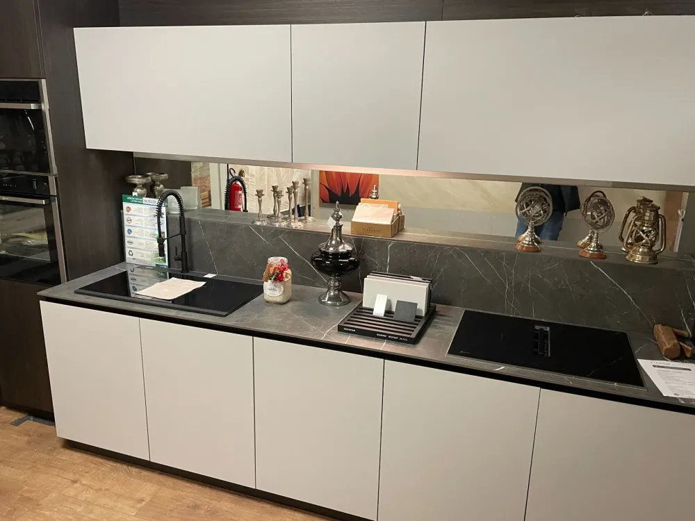 Antares Cucina Lam moderna grigia lineare scontata 30%- Cucine Lineari|Cucine Moderne