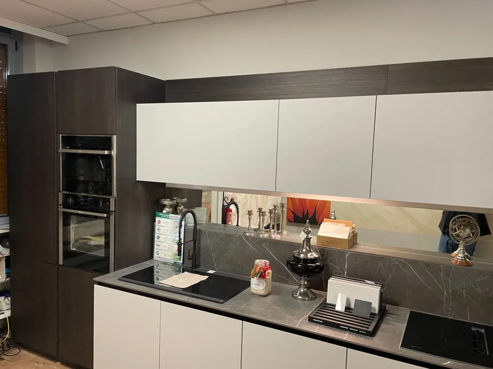 Antares Cucina Lam moderna grigia lineare scontata 30%- Cucine Lineari|Cucine Moderne