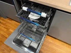 Cucina lineare in laminato materico grigia Young a prezzo scontato Cucine Lineari|Cucine Moderne