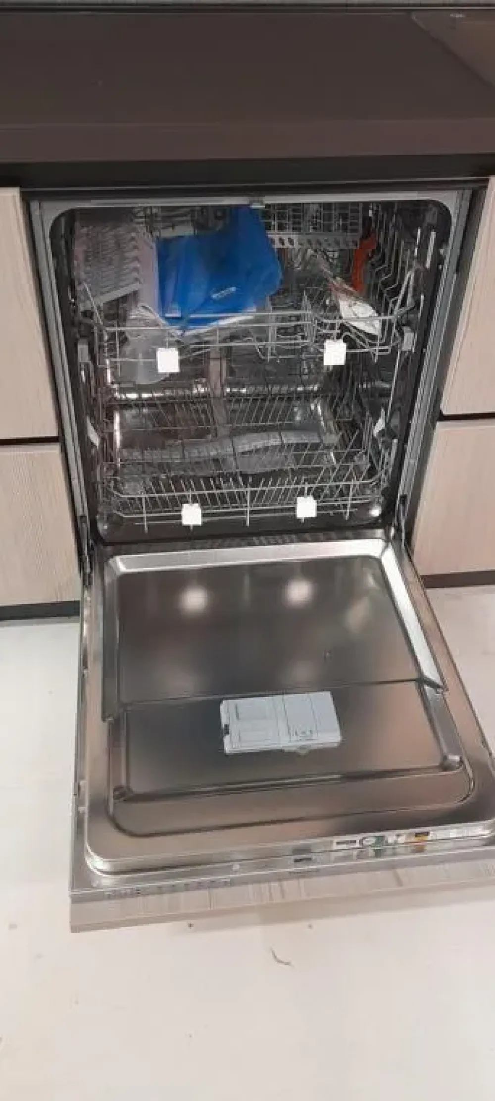 Giannei Cucina lineare in laminato materico a prezzo ribassato 50%- Cucine Lineari|Cucine Moderne