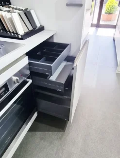 Cucina lineare in laminato materico altri colori Infinity maniglia grip a prezzo ribassato^Stosa New