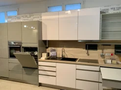 Nobilia Cucina lineare in laminato lucido bianca 808 inox a prezzo ribassato- Cucine Lineari|Cucine Moderne