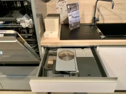 Nobilia Cucina lineare in laminato lucido bianca 808 inox a prezzo ribassato- Cucine Lineari|Cucine Moderne