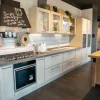 Cucina lineare in legno bianca Provenza a prezzo ribassato^Lube Cucine Hot