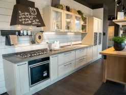 Cucina lineare in legno bianca Provenza a prezzo ribassato^Lube Cucine Hot