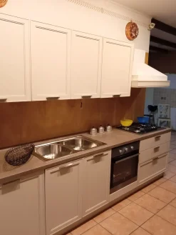Cucina lineare in legno rovere chiaro Cucina melograni a prezzo scontato^La Quercia Online