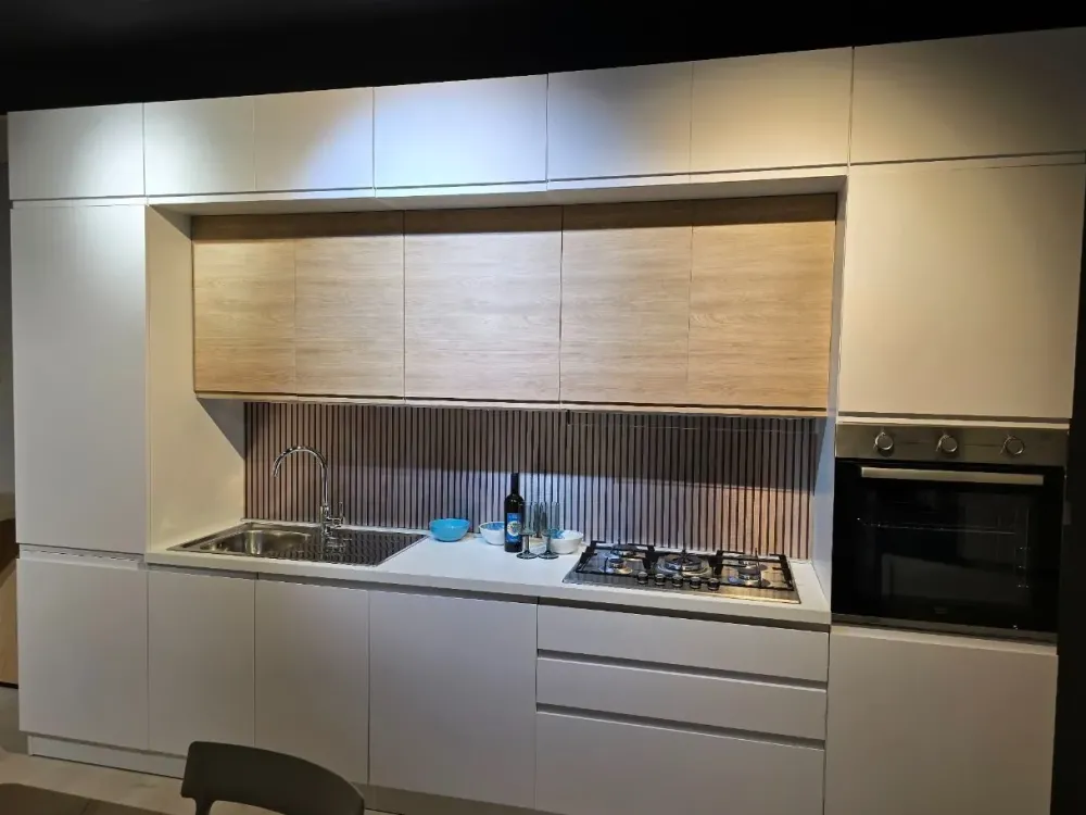 Artigianale Cucina lineare in polimerico opaco bianca Kjelly a prezzo ribassato- Cucine Lineari|Cucine Moderne