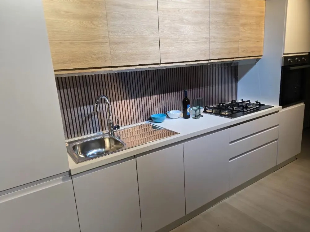 Artigianale Cucina lineare in polimerico opaco bianca Kjelly a prezzo ribassato- Cucine Lineari|Cucine Moderne