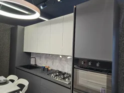 Cucina lineare in polimerico opaco grigia Yaris a prezzo scontato^Kuadra Cucine Best