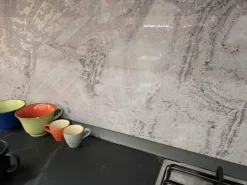 Cucina lineare in polimerico opaco grigia Yaris a prezzo scontato^Kuadra Cucine Best