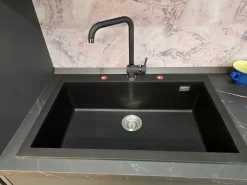 Cucina lineare in polimerico opaco grigia Yaris a prezzo scontato^Kuadra Cucine Best