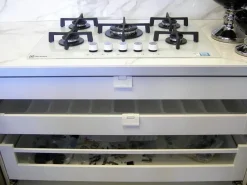 Essebi Cucina lineare in vetro a prezzo scontato 38%- Cucine Lineari|Cucine Moderne