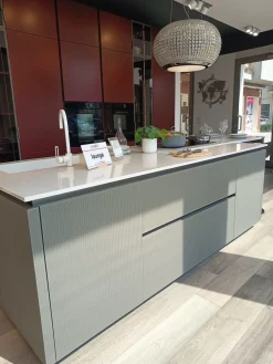 Veneta Cucine Cucina Lounge - riflex moderna rossa con isola scontata 51%- Cucine Ad Isola|Cucine Moderne